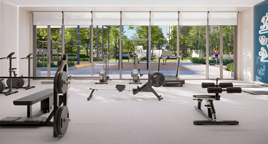 фитнес-центр с панорамными окнами